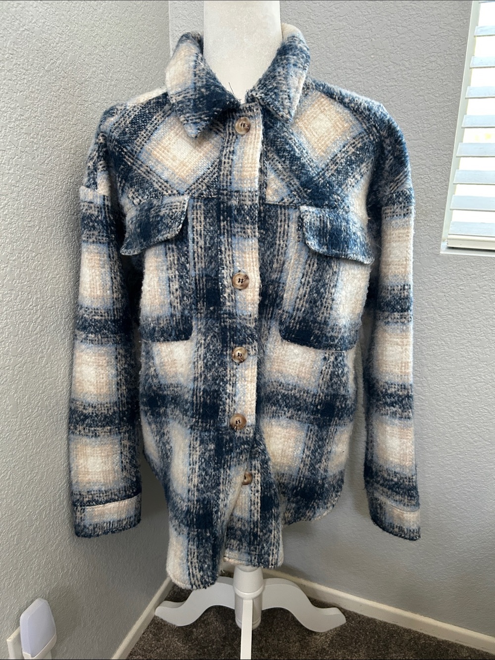 La Hearts Blue and Cream Plaid Button-Front Shacket